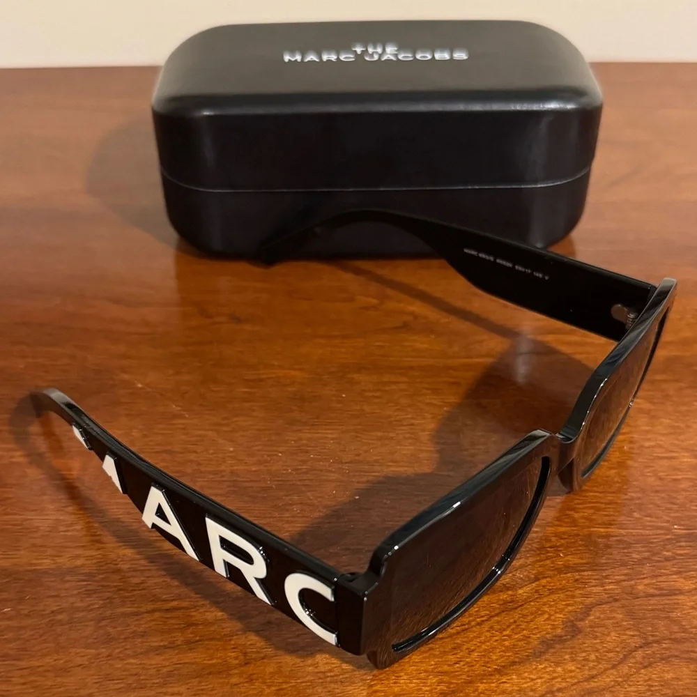 NWT Marc Jacobs Black Logo Sunglasses - Picture 1 of 3